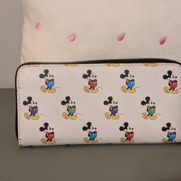 Disney Loungefly Mickey Mouse Wallet - Picture 2 of 3